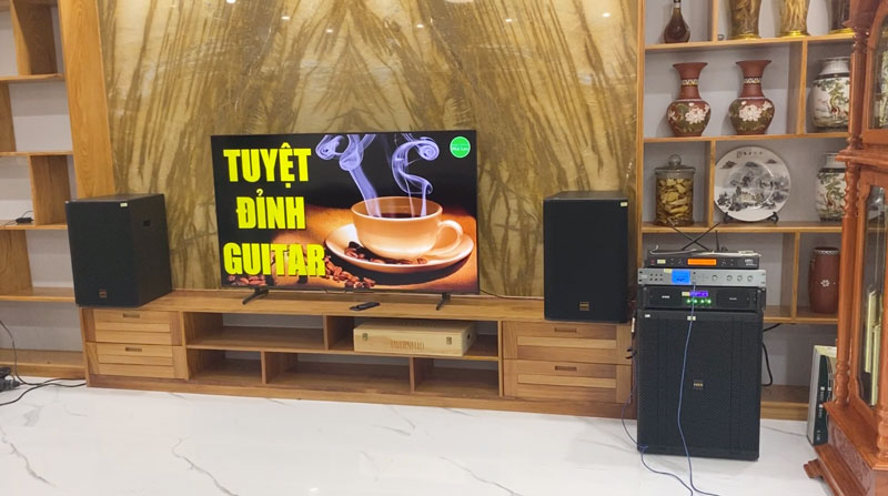 Bàn giao bộ dàn âm thanh cho khách Hà Nội Điện tử quân phương